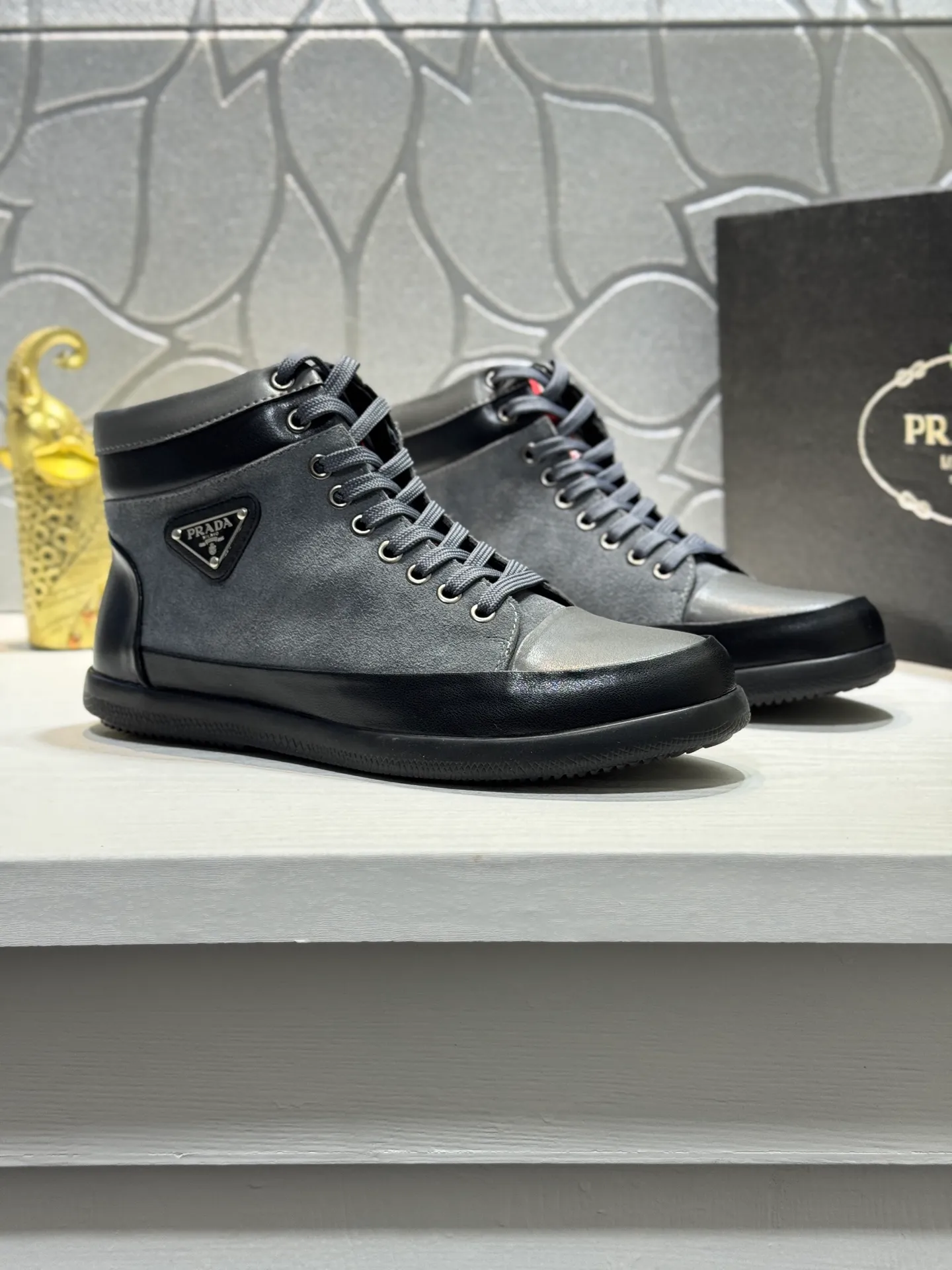 Men's Men's Shoes 💰460 [New Style] 🎻🎻PRADA*⚡️Prada~ The latest classic high-top men's shoes official website has launched a 1:1 copy, synchronized with Hong Kong counters, and on the same catwalk; all made of calf Leather ➕Imported soft and comfortable sheepskin lining, 🍡🍡original 1:1 rubber outsole, non-slip and wear-resistant; comfortable on the feet, attractive style, fine workmanship, and simple and neat shoe last, showing a man's courage and toughness. Size: 38-44 (45 customized